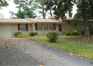 Building Photo - 3902 Rosalind Ln