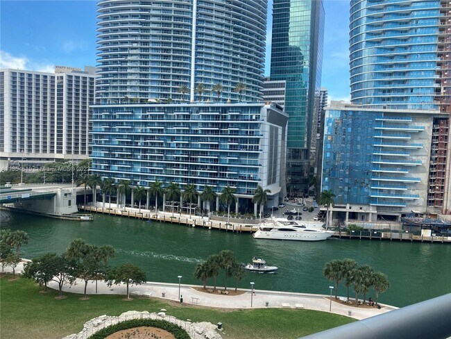 Building Photo - 465 Brickell Ave