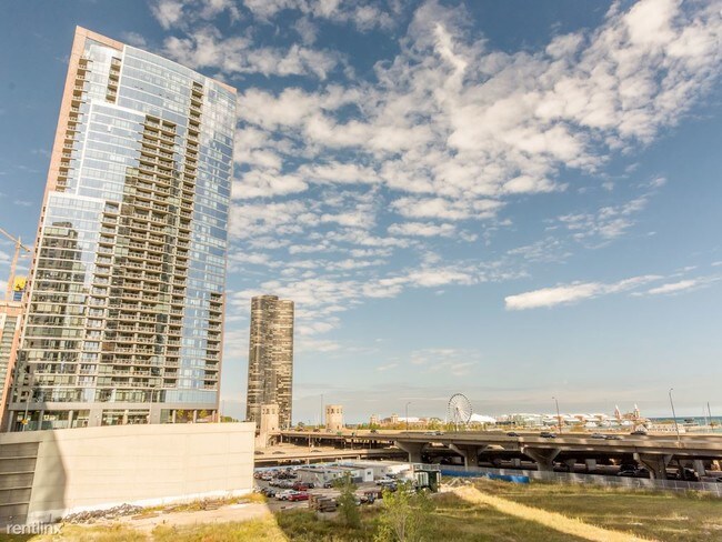 Building Photo - 450 E Waterside Dr