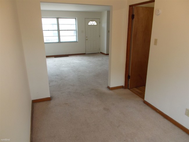 Building Photo - 2 br, 1 bath  - 1917 Warwick Ave 1917 Warwick
