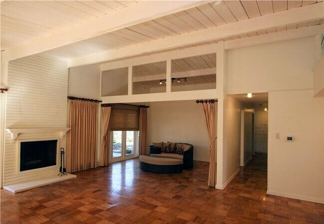 Foto del edificio - 519 S Agate St