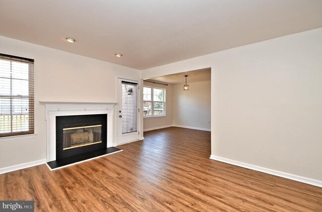 Building Photo - 1275 Stonegate Cir