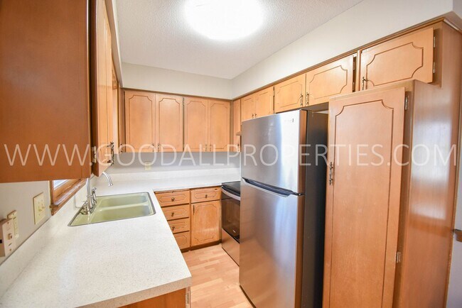 Foto del edificio - 2 Bedroom Duplex in Windsor Heights!!!