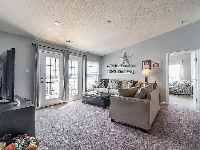 Foto del edificio - 1070 Larkspur Ct