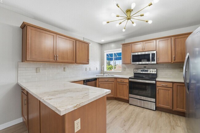 Foto del edificio - Fully Updated 2 Bed Mesa Condo | Quartz Counters + Pool & Spa