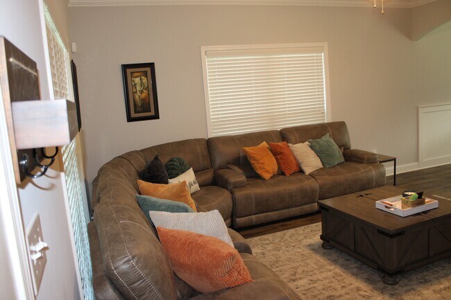Foto del edificio - 111 Sourwood Ln