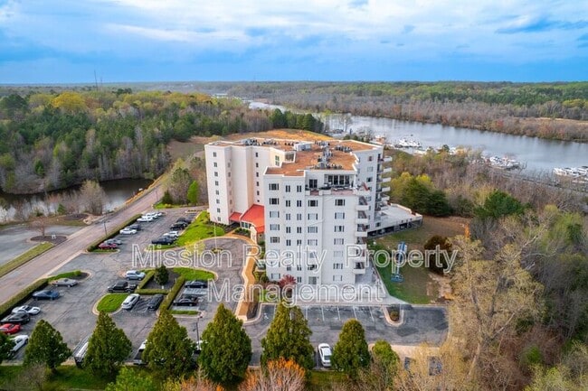 Building Photo - 301 Beacon Ridge Dr