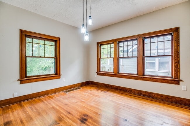 Building Photo - 309 Chautauqua