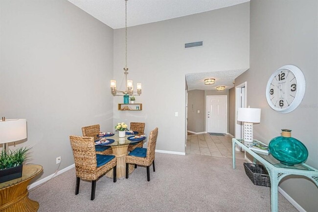 Foto del edificio - 6077 Bahia Del Mar Blvd S