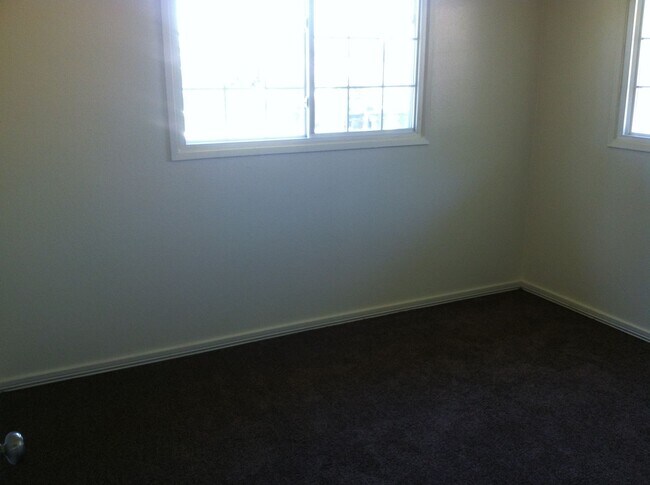 Building Photo - The city of Highland has the perfect 3 bed...