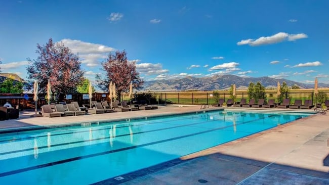 Foto del edificio - 1 bedroom condo, located steps from all of Black Bull's incredible amenities