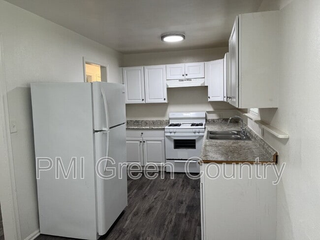 Building Photo - 6108 N Boulder Ave