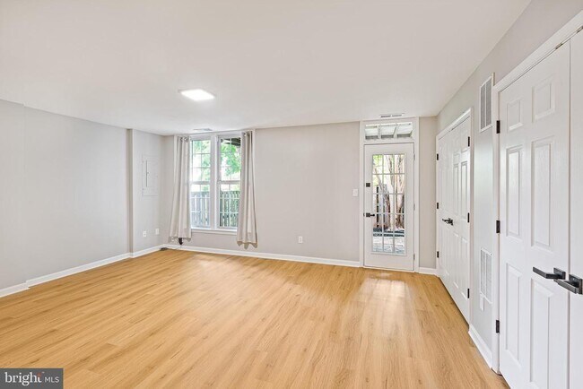 Building Photo - 20581 Banbury Square