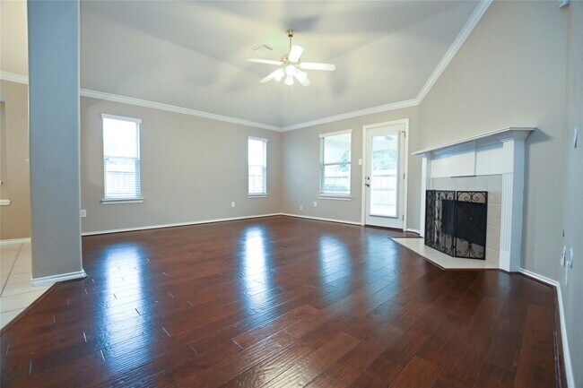 Foto del edificio - Promenade Lane, Pearland, TX 77584 - 4 BR 2 BA single-family home