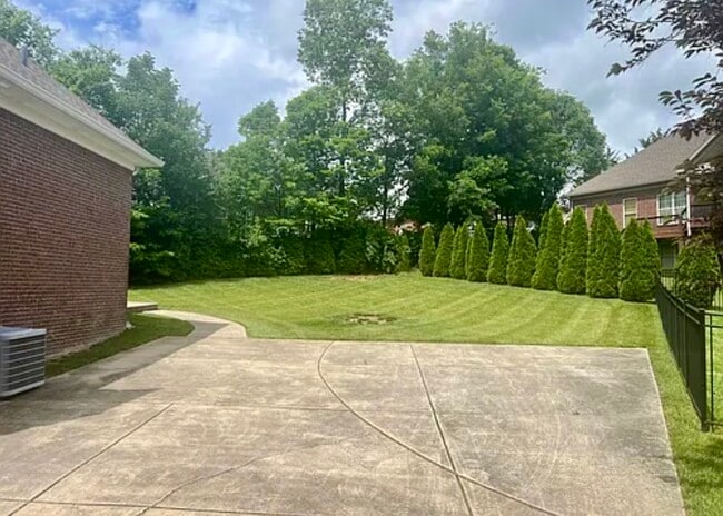 Building Photo - 901 Glendower Ct