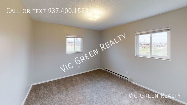 Building Photo - Updated 2 Bedroom, 1 Bath Ranch Apartment