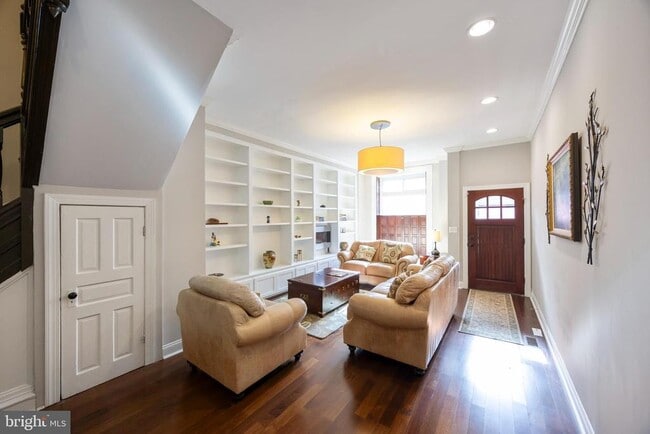 Building Photo - 314 E 22nd St