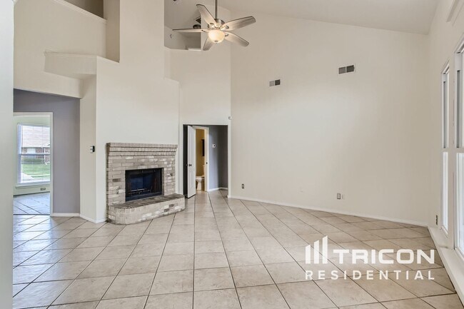 Foto del edificio - 2700 Windswept Ln