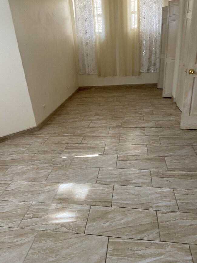 Foto del edificio - 1829 S California Ave