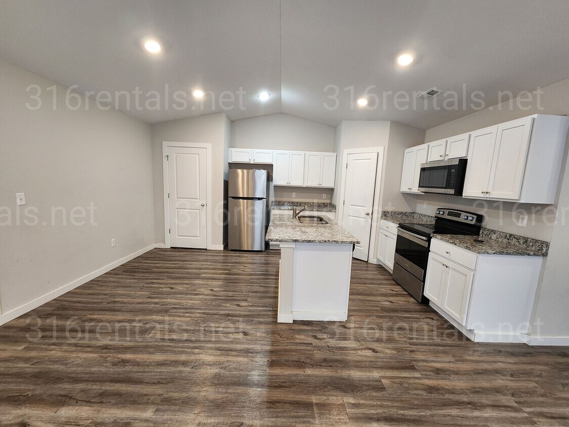 Foto principal - 1921 E 69th Ct N
