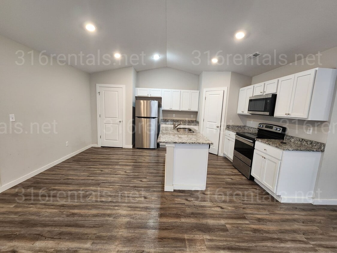 Primary Photo - 1921 E 69th Ct N