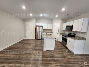 Building Photo - 1921 E 69th Ct N