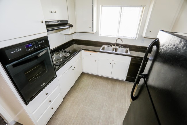 Foto del edificio - 7546 Parkway Dr