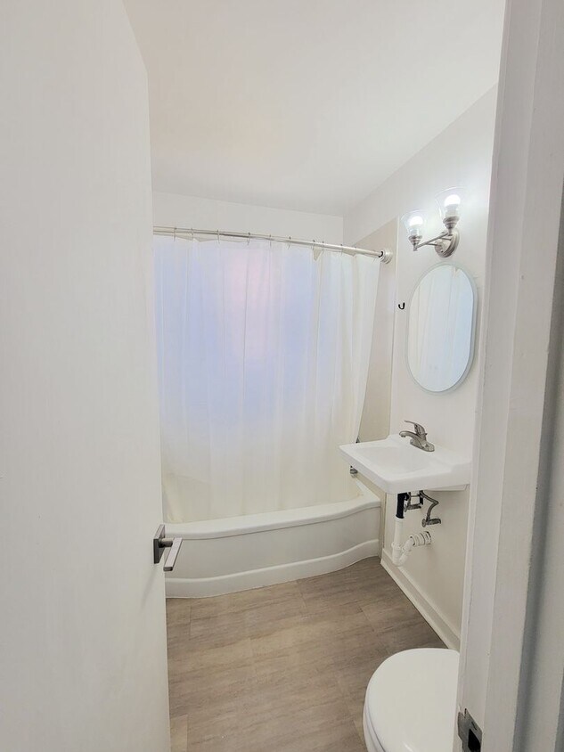 Foto del edificio - Great Los Alamos location, No Carpet! Near downtown Los Alamos and LANL!