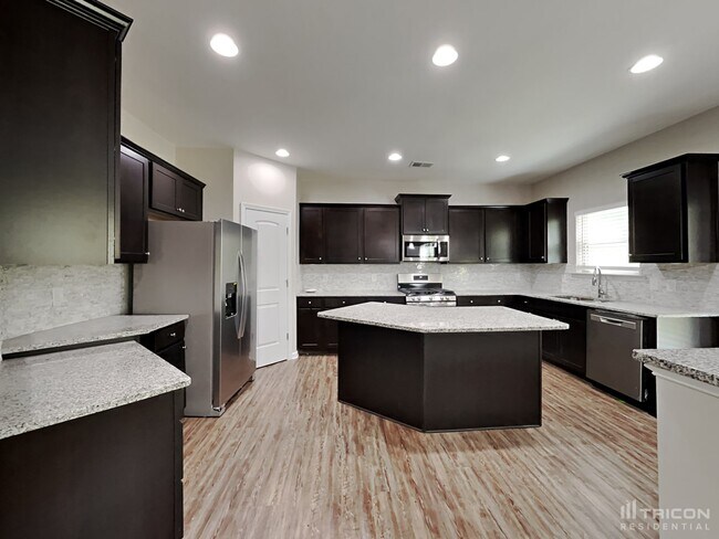 Building Photo - 325 Arbor Cir
