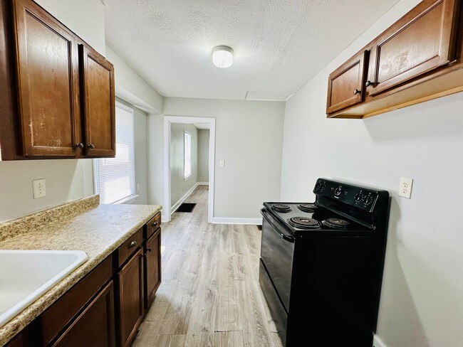Building Photo - 2703 Narragansett Dr