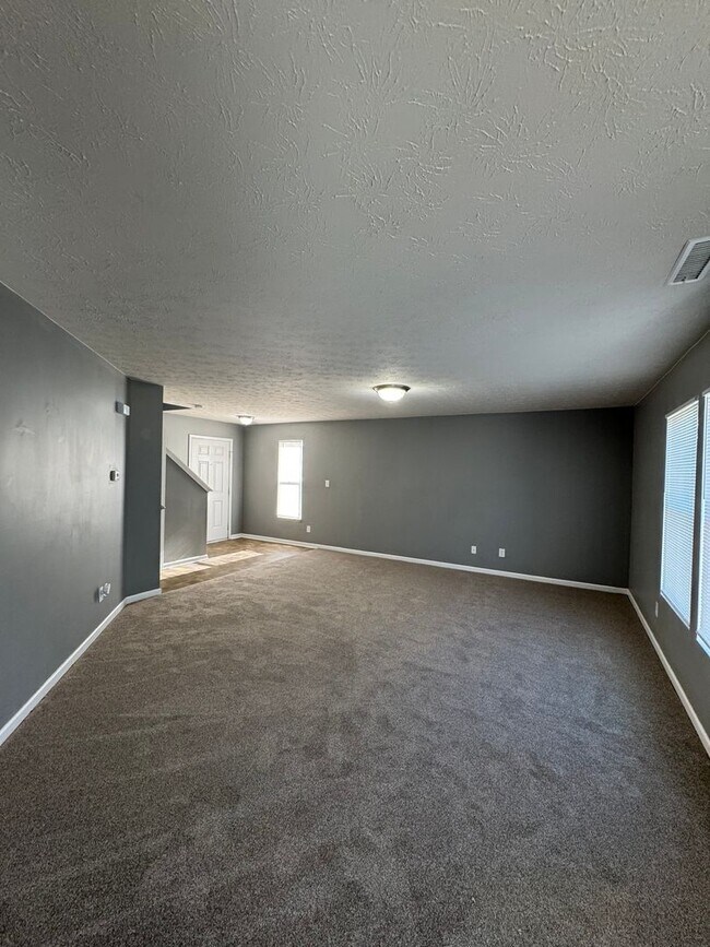 Foto del edificio - Columbus IN - 3 br with loft