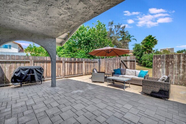 Building Photo - Stunning Home in San Marcos
