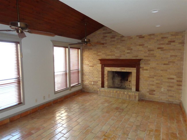 Building Photo - 26 Quadrangle Cir