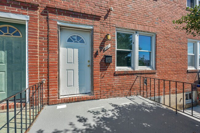 Building Photo - 419 Gusryan St