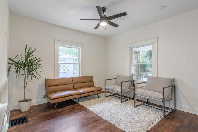 Foto del edificio - 5909 Holmes St