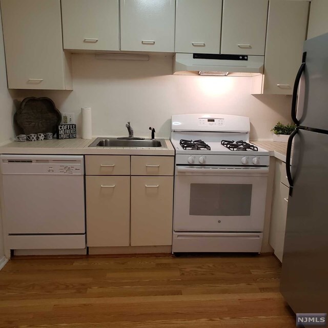 Foto del edificio - 635 Schuyler Ave