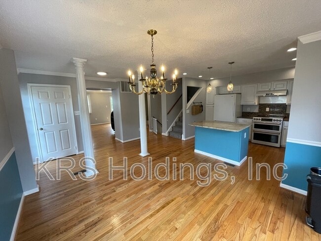Foto del edificio - 5327 Lake Cove Ct