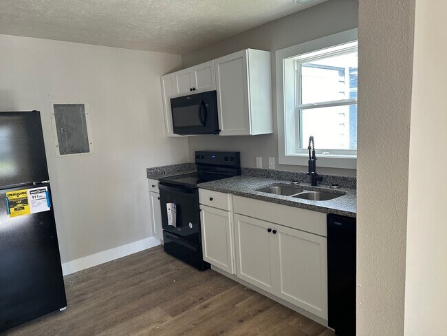 Foto del edificio - 451 W Lombard St