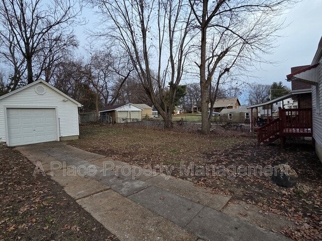 Building Photo - 8621 Hume Ave