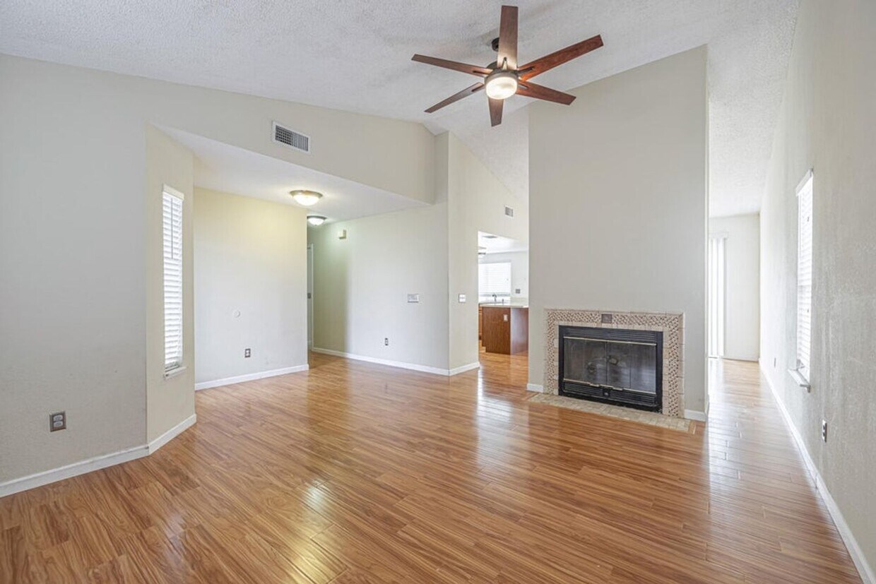 Building Photo - Westside Remodeled 3+2 On Cul De Sac - $2800