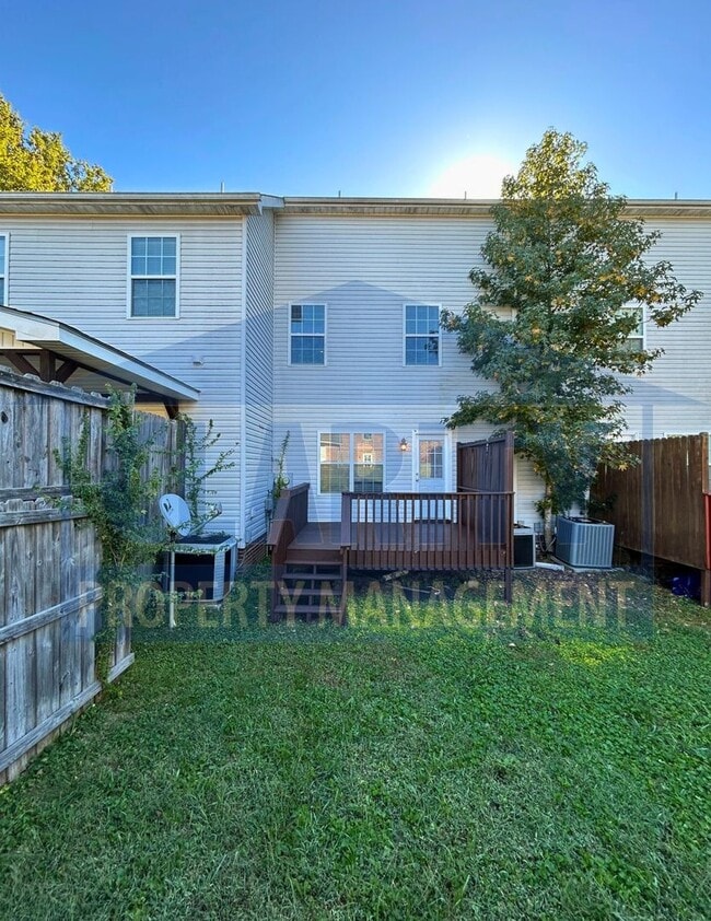 Building Photo - Two bedroom townhome in North Cleveland
