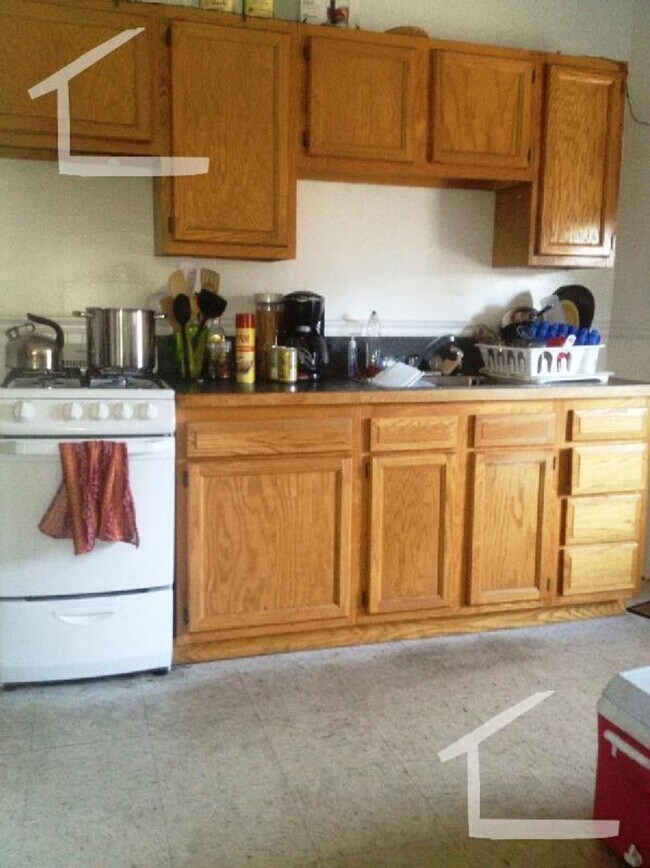 Foto del edificio - Large Unit in Cleveland Circle/Reservoir. ...