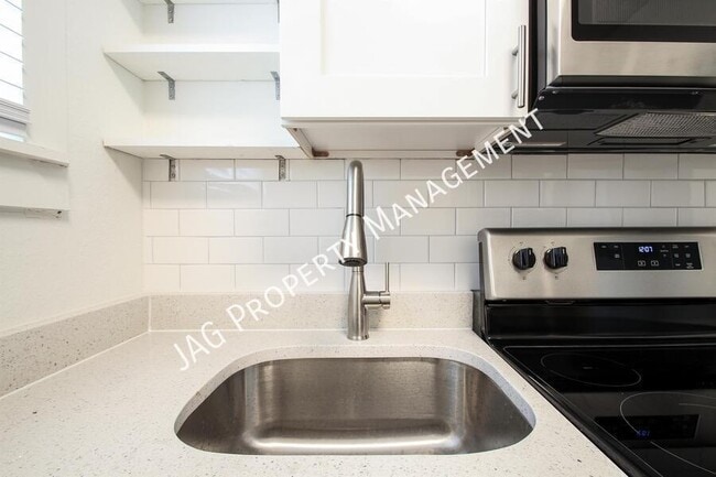 Foto del edificio - 2892 College St