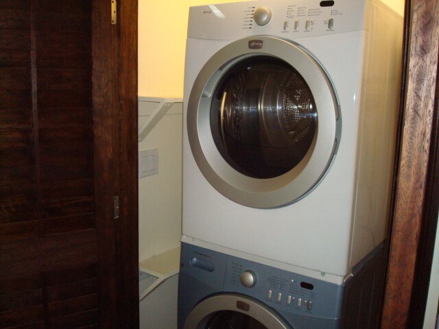 In unit washer & dryer - 6537 Leland Way
