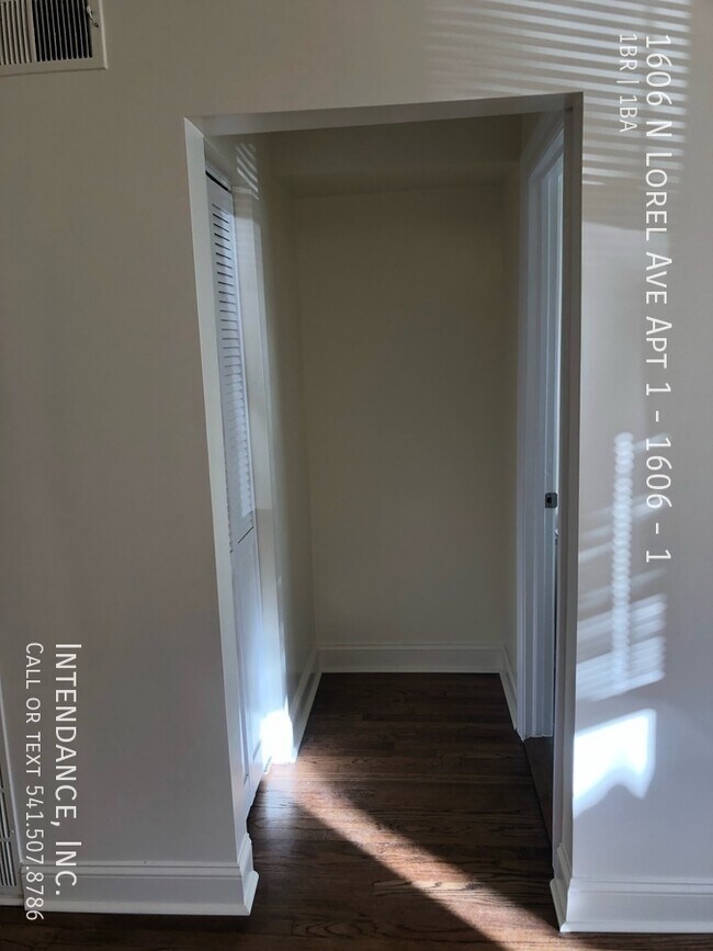 Foto del edificio - 1606 N Lorel Ave