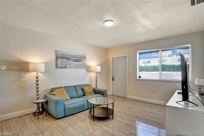 Building Photo - 2 br, 1 bath House - 23 NW 41st St