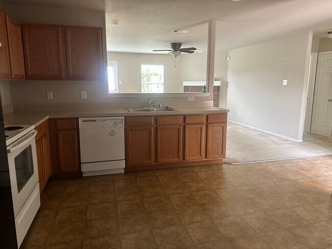 Foto del edificio - Cute single family home in Lake Point Community