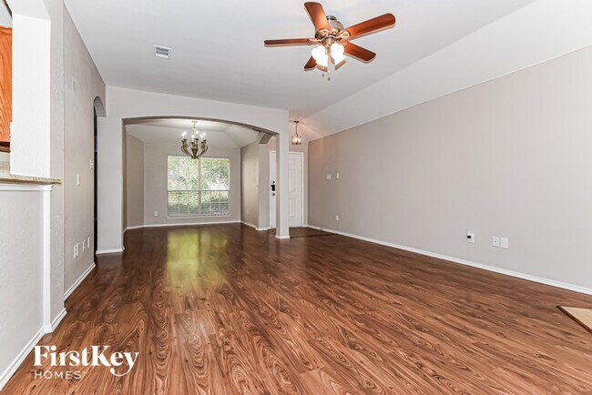 Building Photo - 2103 Cardinal Dr