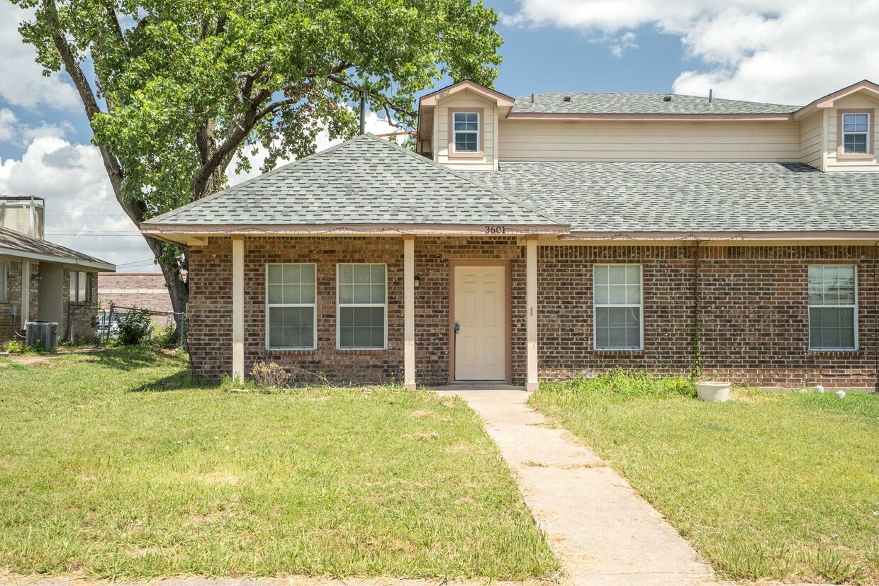 Primary Photo - Jewel St- Duplex