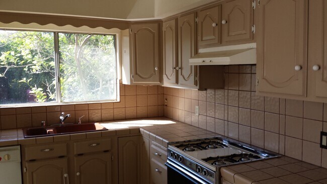 Cocina - 1065 Nowita Pl